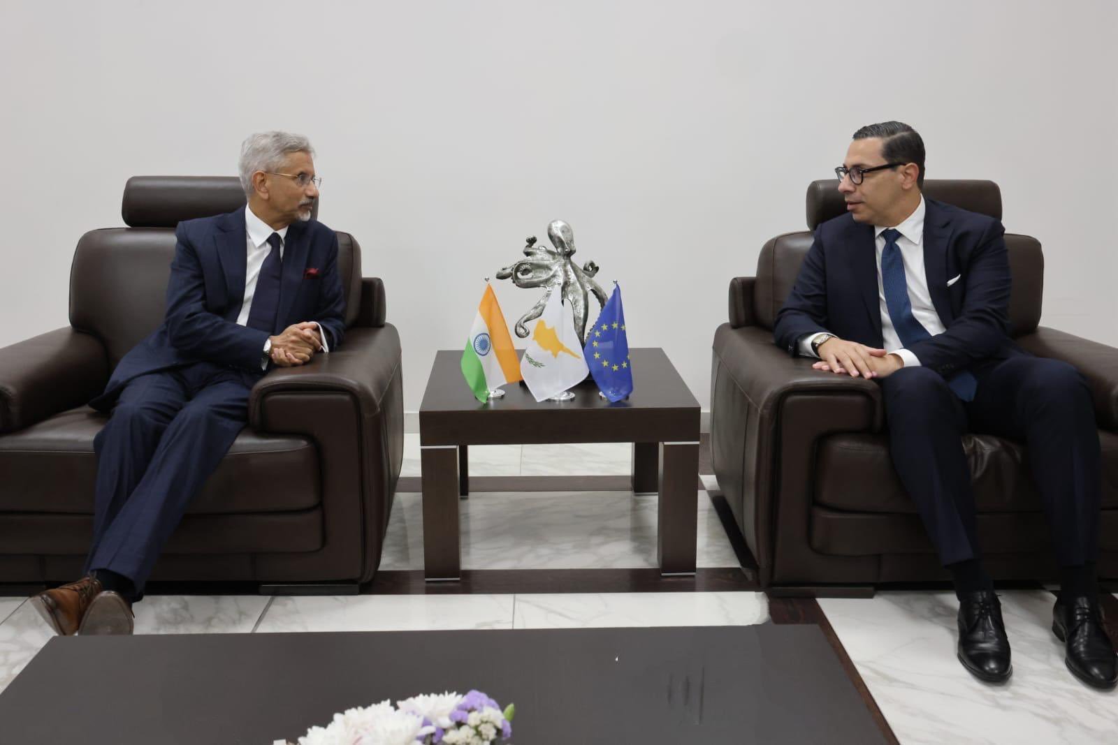 External Affairs Minister Dr. S. Jaishankar Meets Foreign Minister of Cyprus in Larnaca