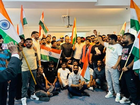On the occasion of the 78th Independence Day of India, High Commissioner Shri Manish hoisted the National flag at the High Commission complex.