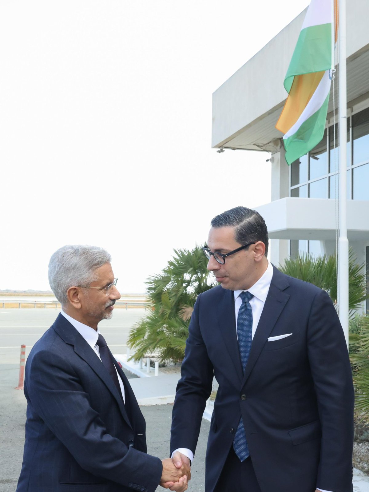 External Affairs Minister Dr. S. Jaishankar Meets Foreign Minister of Cyprus in Larnaca